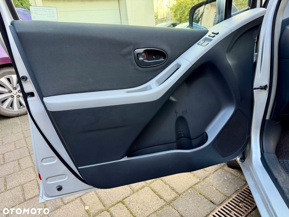 Toyota Yaris 1.3 Luna - 16