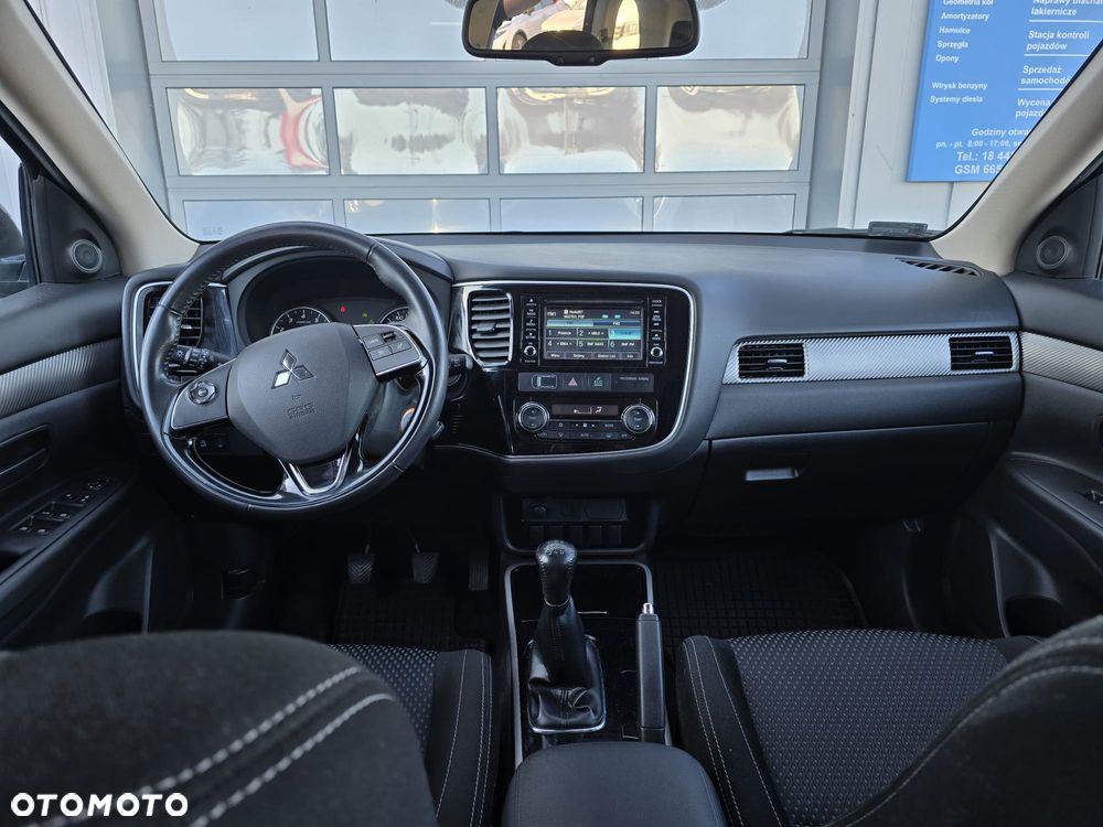 Mitsubishi Outlander 2.0 Invite + 2WD - 8