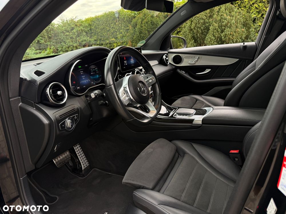 Mercedes-Benz GLC 300 4Matic 9G-TRONIC AMG Line Plus - 37