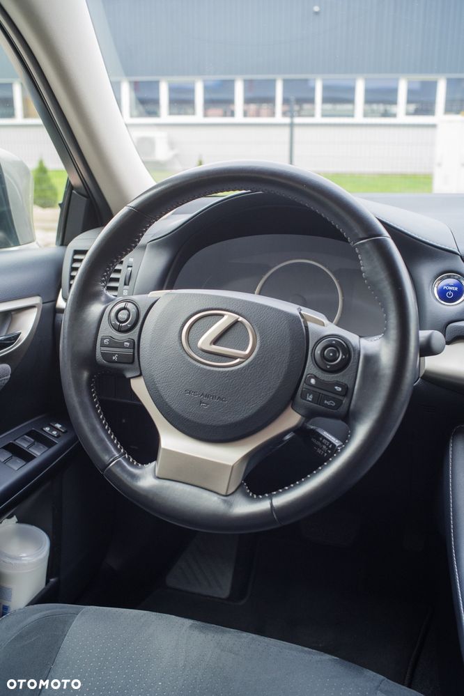 Lexus CT - 3