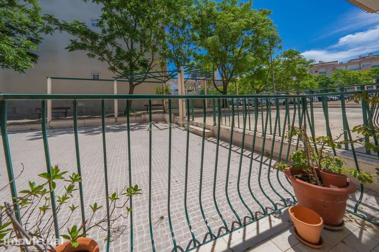 Apartamento T2 com Parqueamento e Arrecadação na Amora - Grande imagem: 5/44