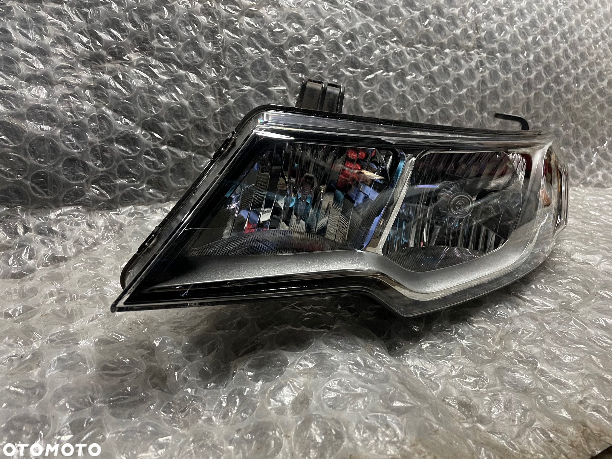 LAMPA LEWA ZWYKŁA KIA CERATO 2009-2012 92101-1M0 92101-1MXX 92101-IMXX USA - 2