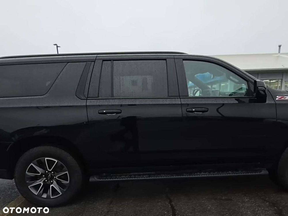 Chevrolet Suburban - 10