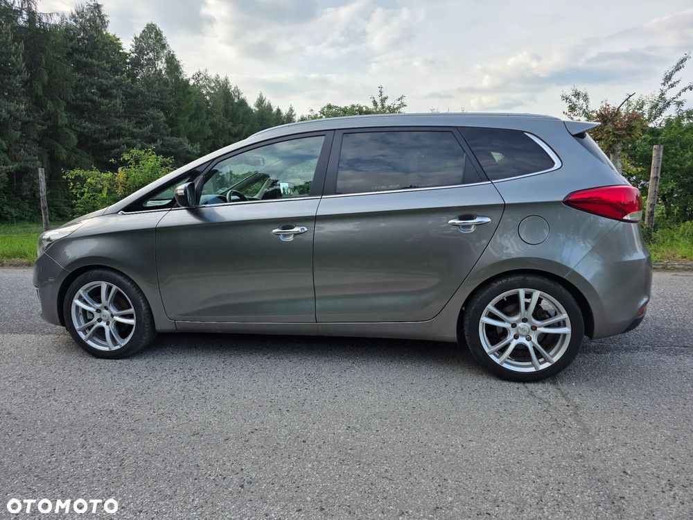 Kia Carens - 5