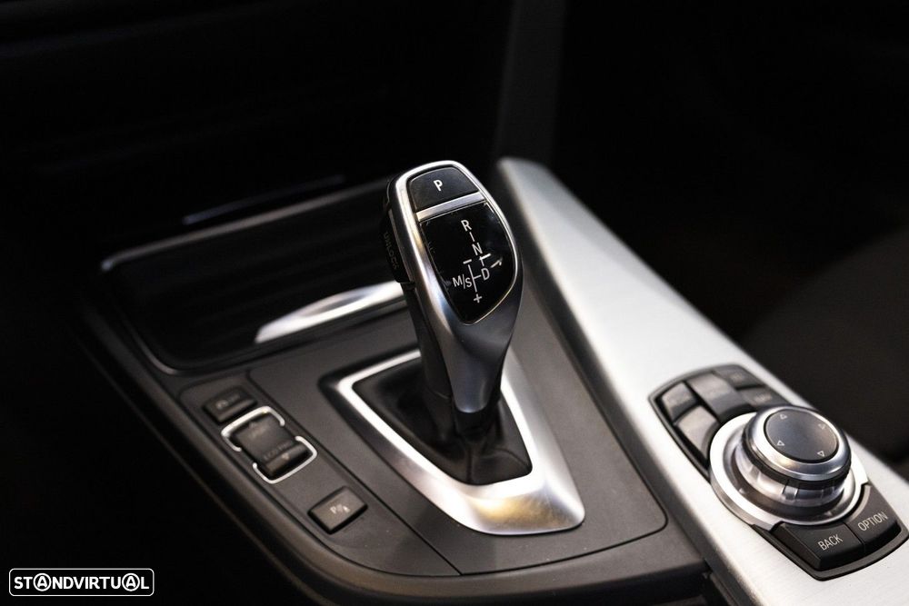 BMW 320 d Auto Pack M - 22