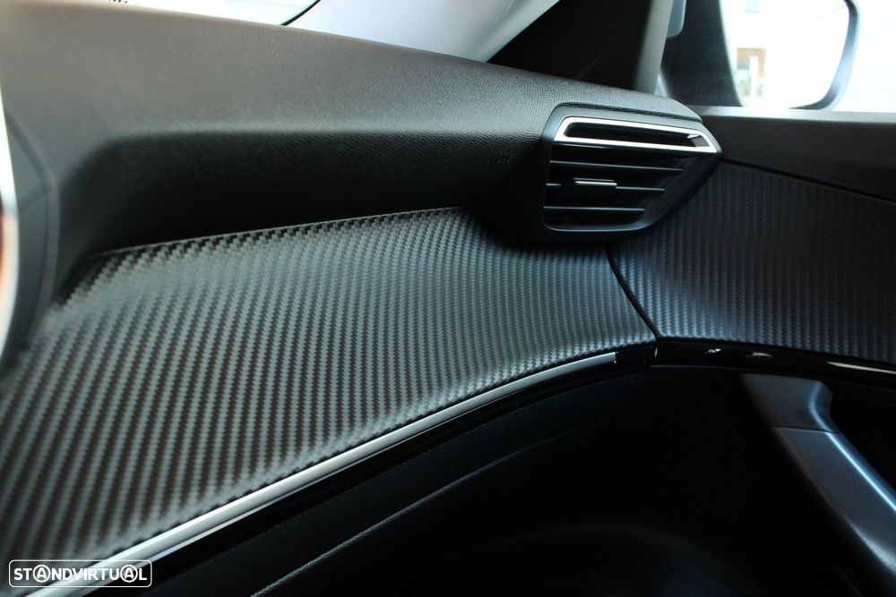 Peugeot e-2008 Allure - 32