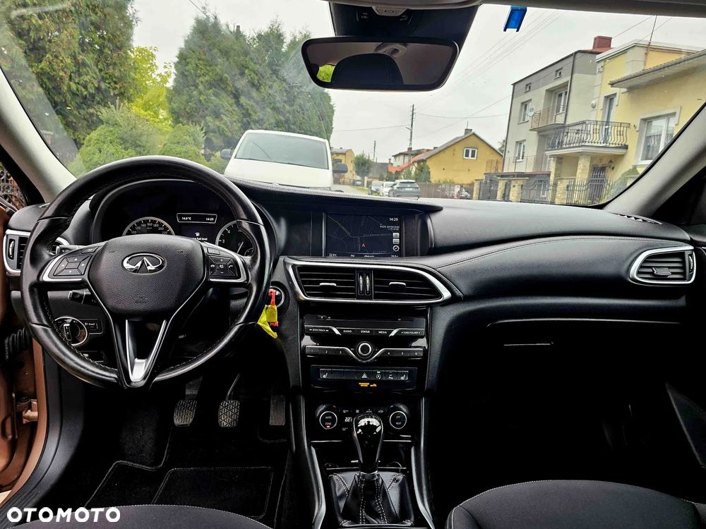 Infiniti Q30 1.6t Premium - 17