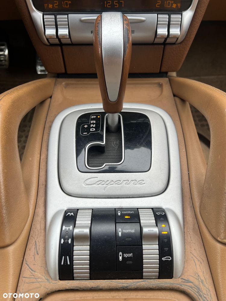 Porsche Cayenne - 30