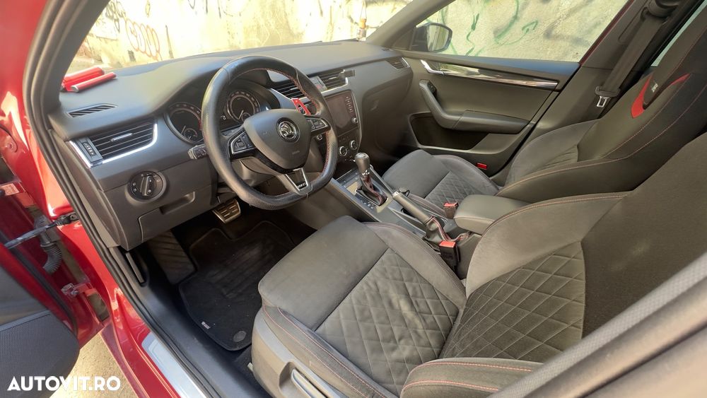 Skoda Octavia 2.0 TDI DSG RS - 10