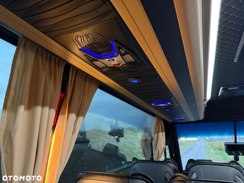 Mercedes-Benz Sprinter 519 - 40