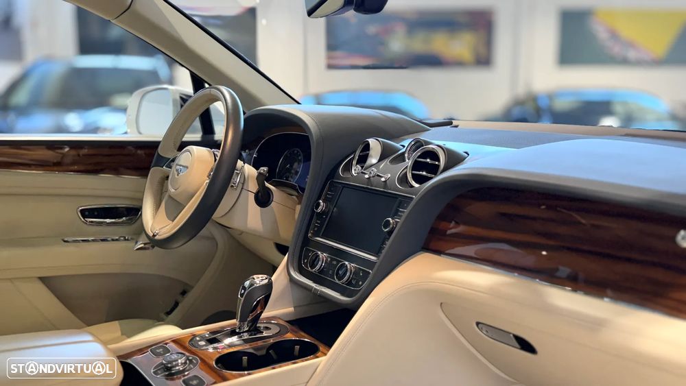 Bentley Bentayga V6 Hybrid - 17