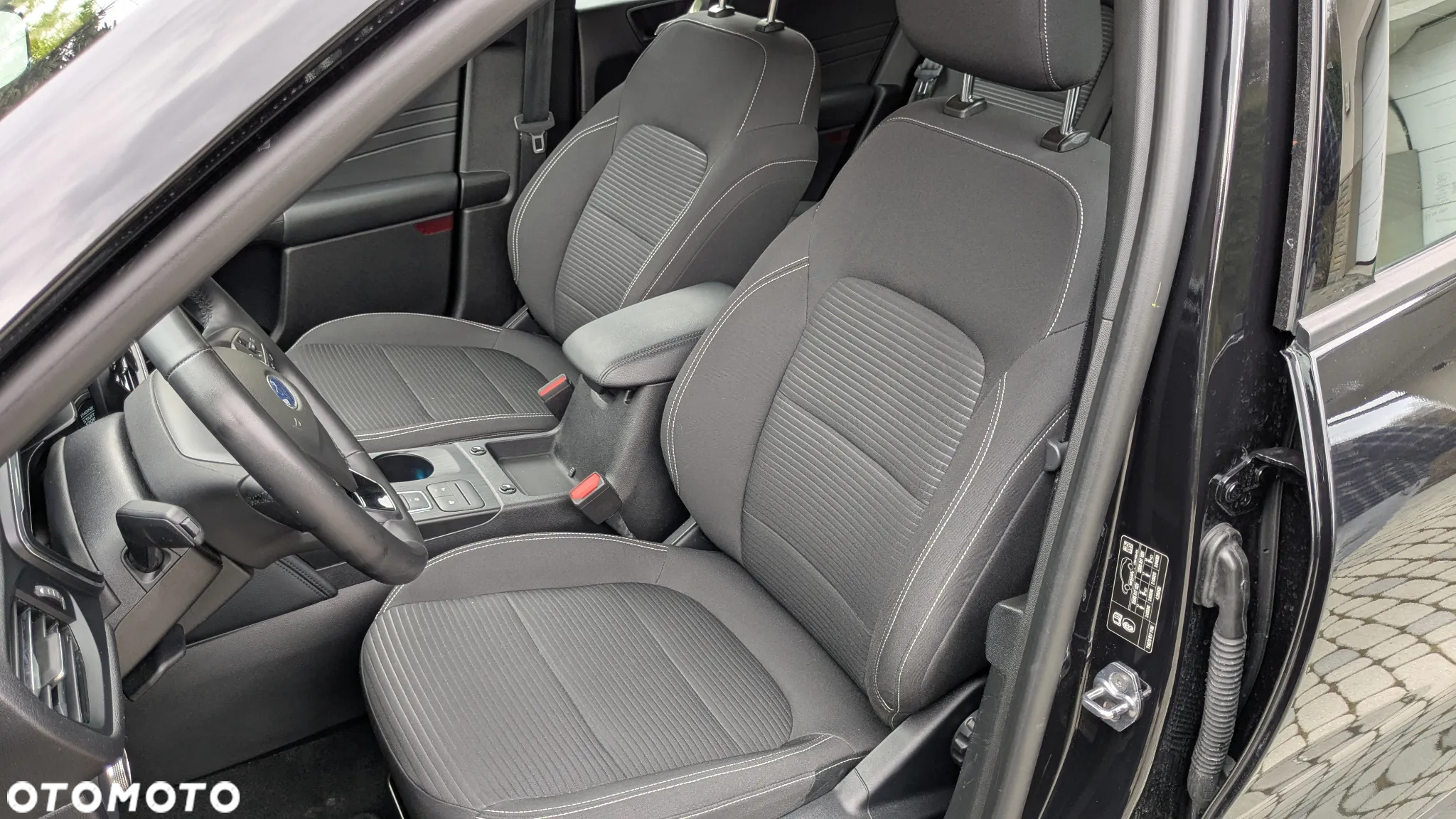 Ford Kuga 2.5 FHEV FWD Titanium - 14