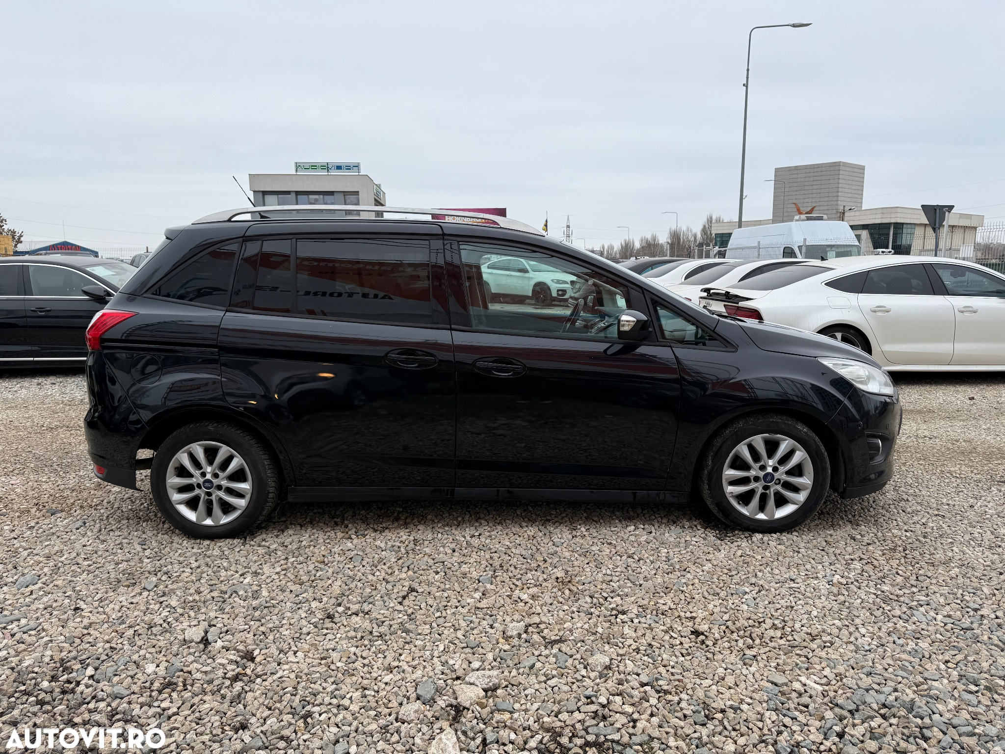 Ford Grand C-Max - 33