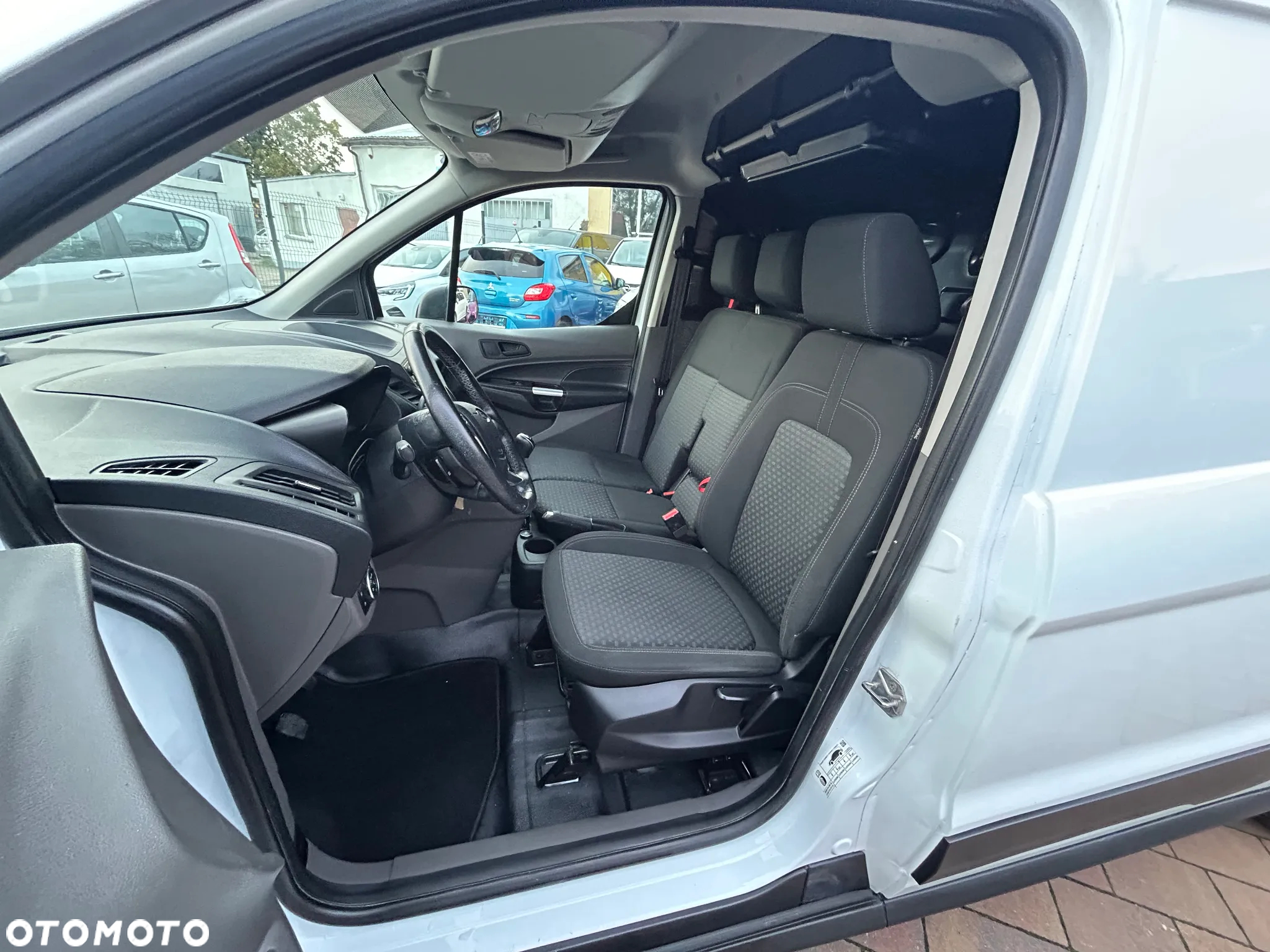 Ford Transit Connect - 13