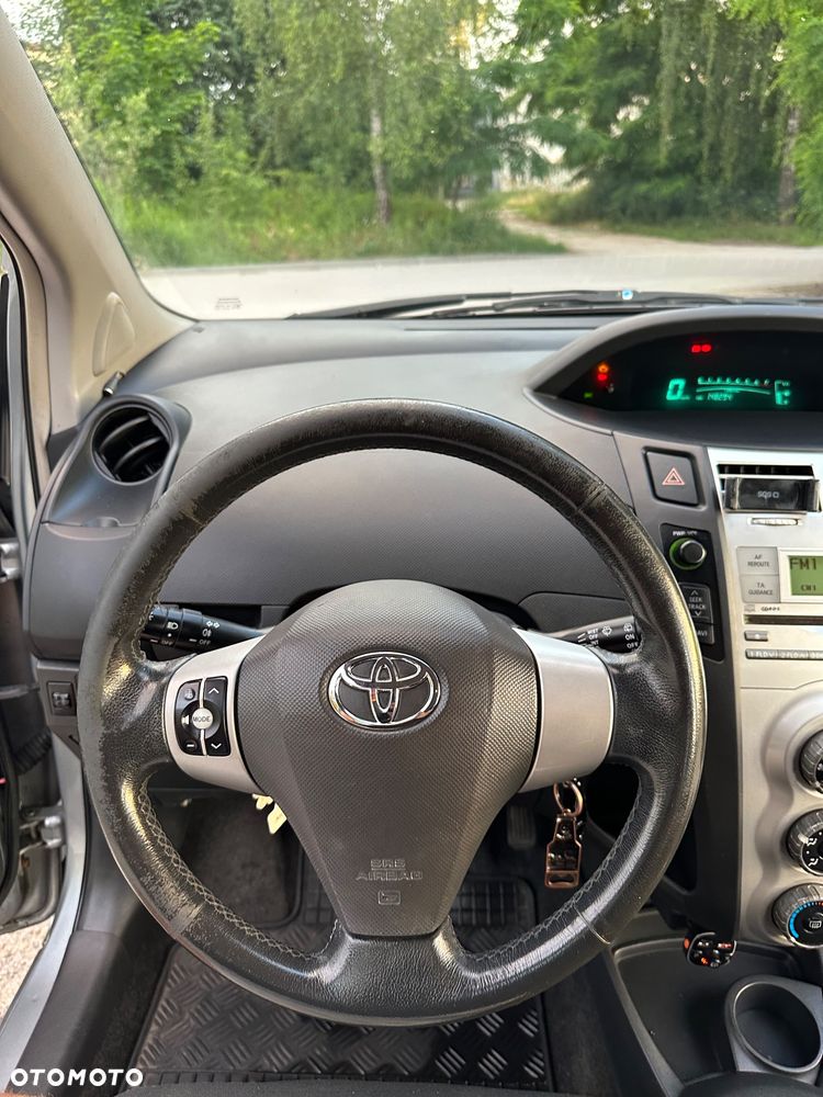 Toyota Yaris 1.3 Blue - 9