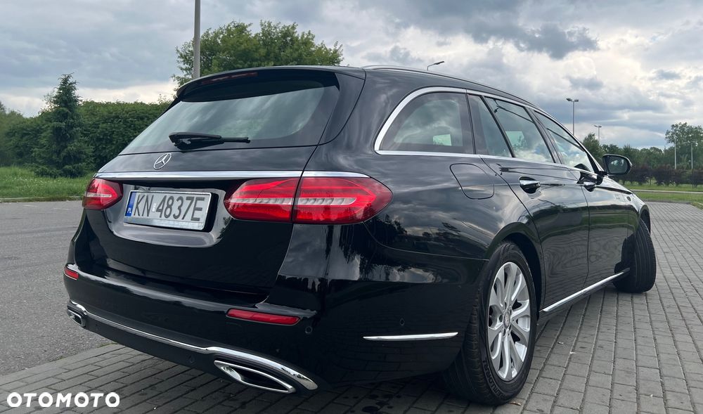 Mercedes-Benz Klasa E 220 d T 9G-TRONIC Exclusive - 4