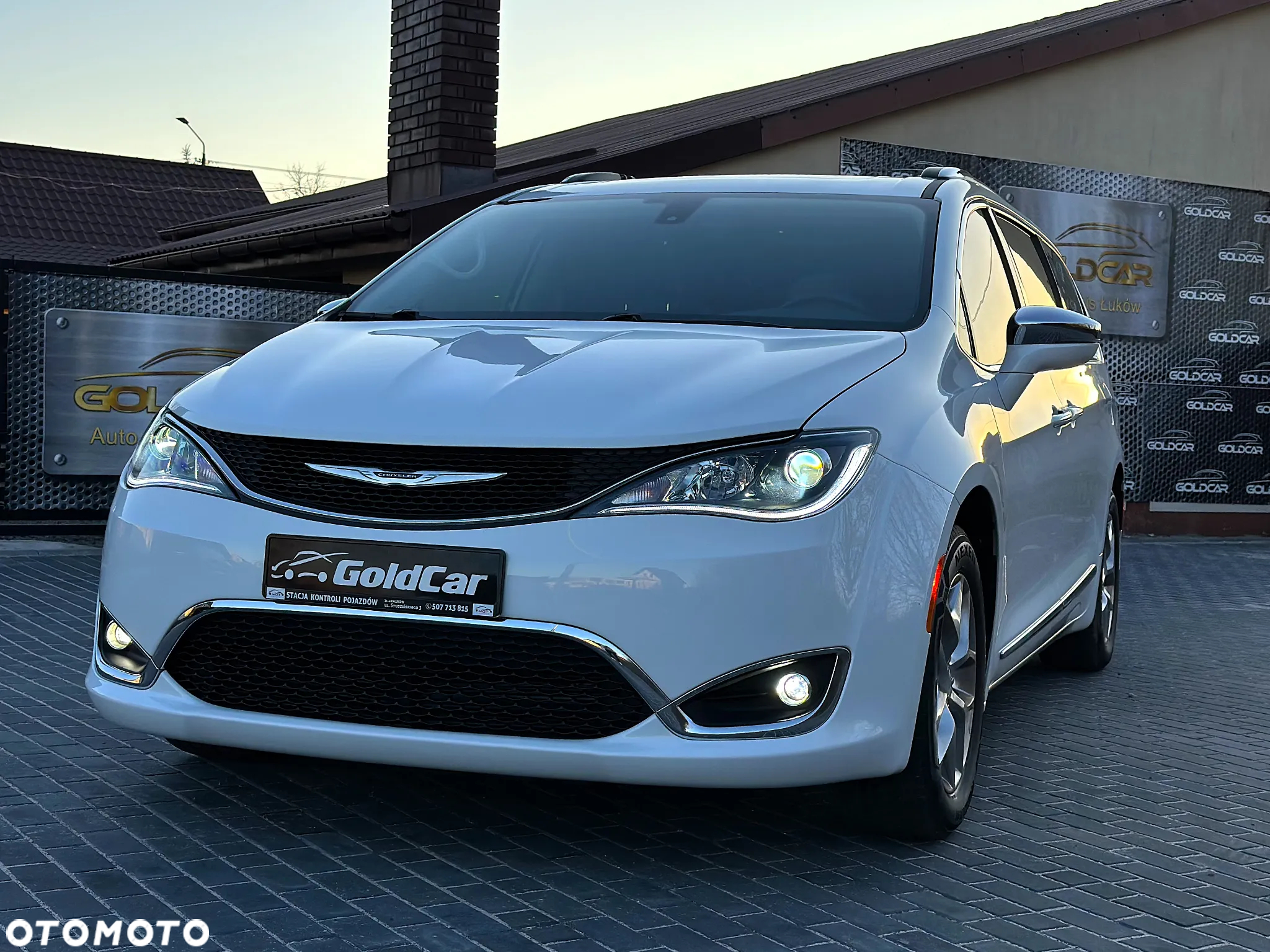 Chrysler Pacifica - 2