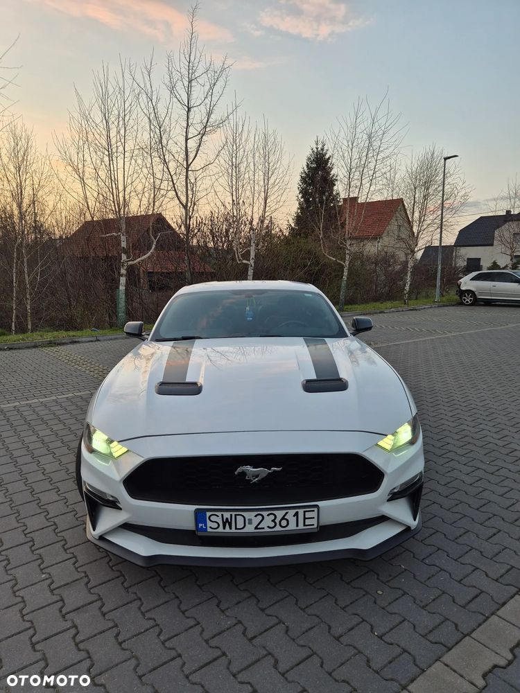 Ford Mustang - 3
