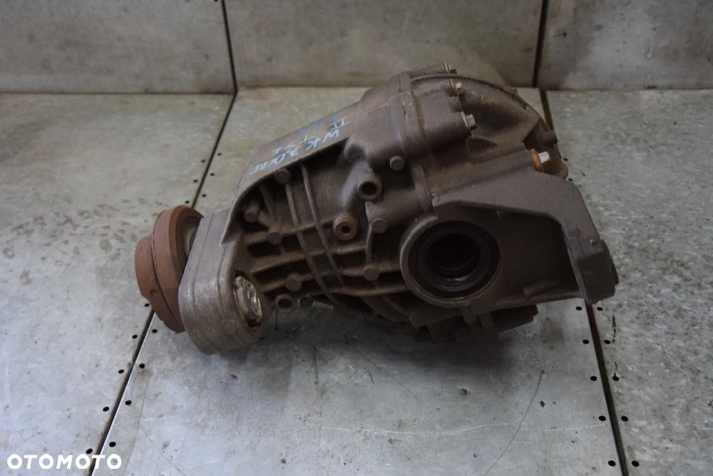 JEEP GRAND CHEROKEE WK2 3.0 CRD MOST TYŁ 3.45 - 4