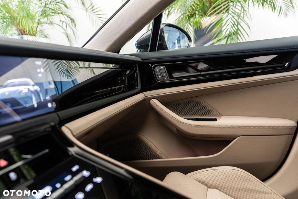 Porsche Panamera 4 - 25