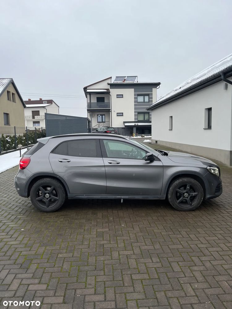 Mercedes-Benz GLA 200 7G-DCT - 2