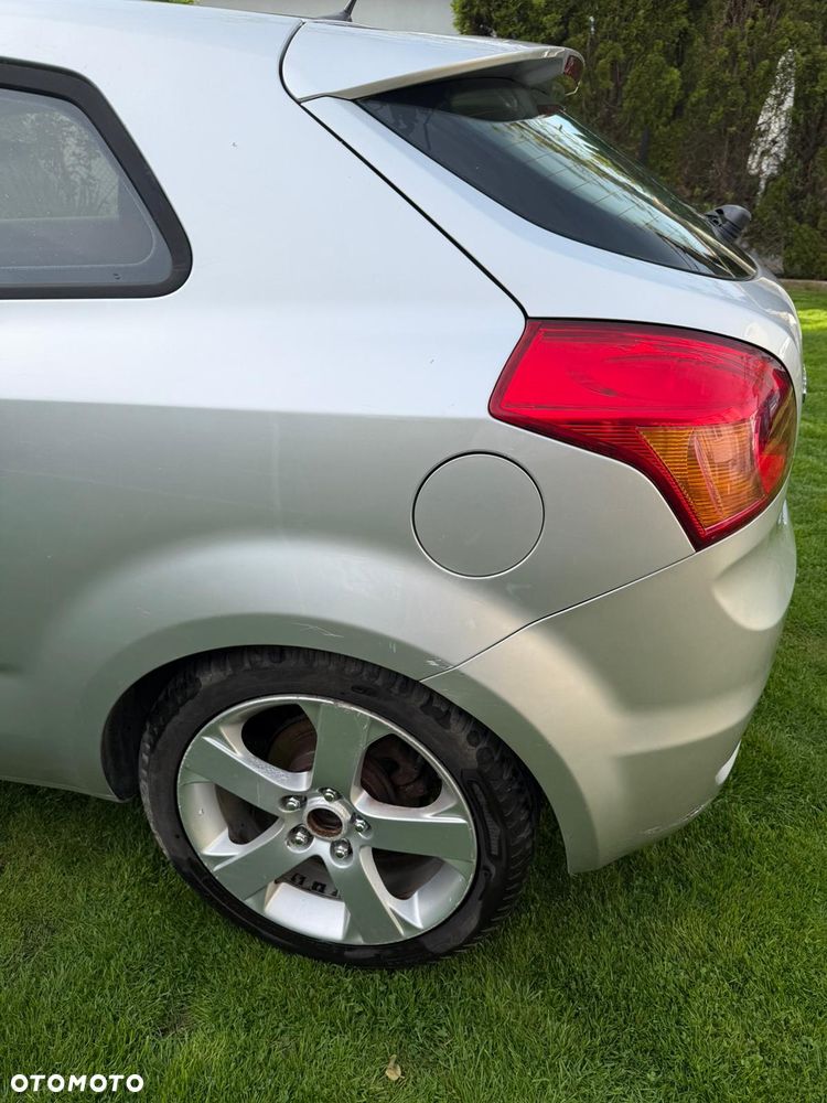 Kia Ceed 1.4 L - 11