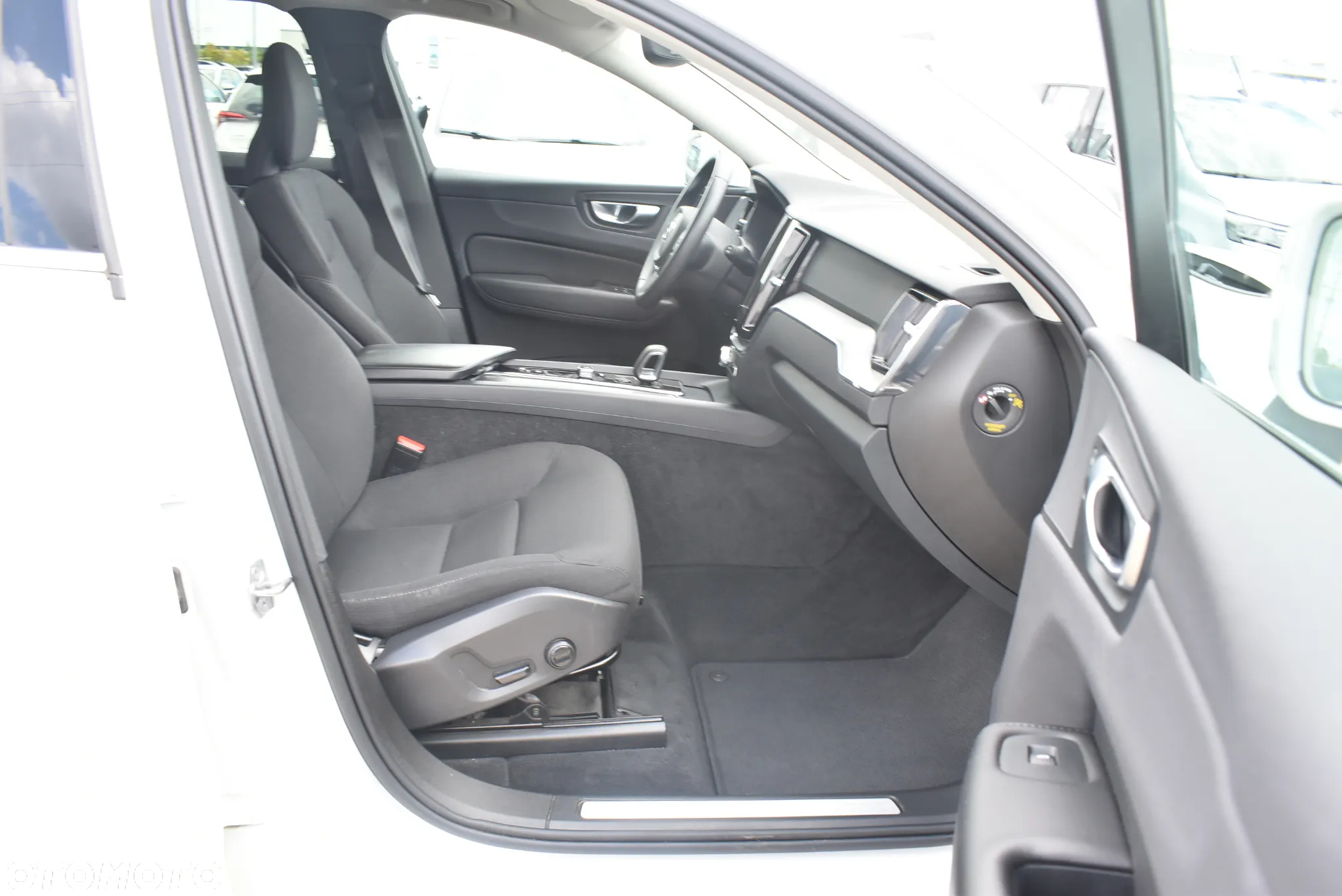 Volvo XC 60 B4 B Momentum Pro - 18