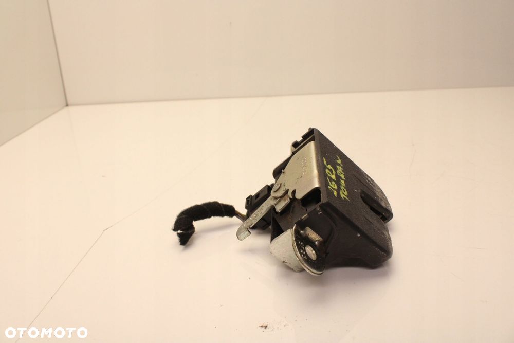 VW TOURAN I 03R- ZAMEK KLAPY BAGAŻNIKA TYŁ TYLNY - 3