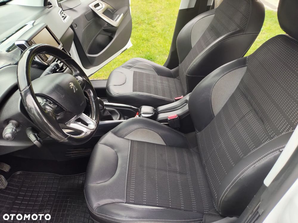 Peugeot 2008 - 12
