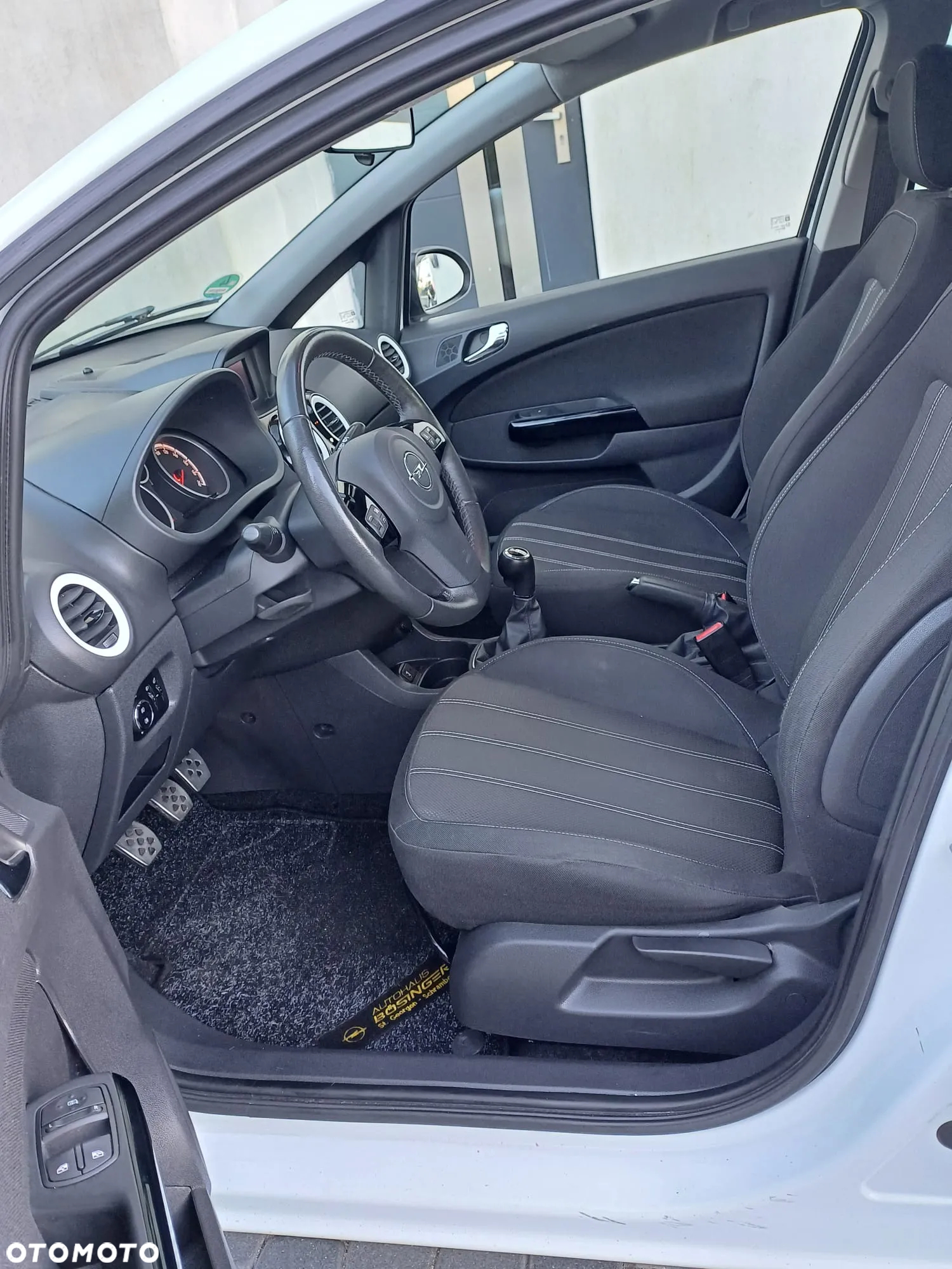 Opel Corsa 1.4 16V Sport - 35