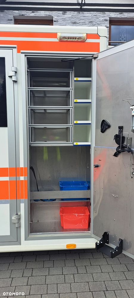 Mercedes-Benz 519 - 31