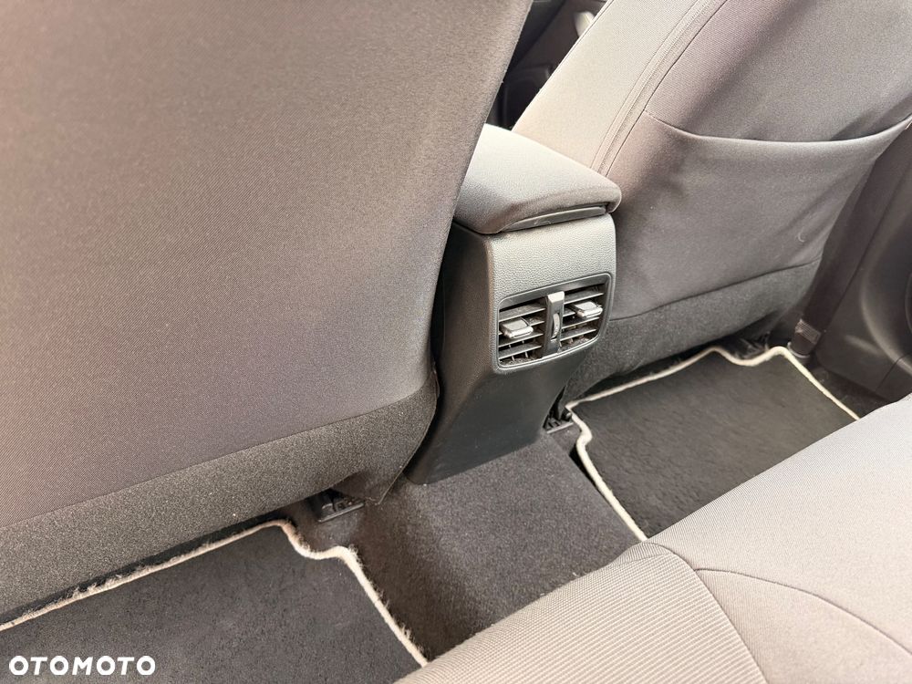 Toyota Corolla 1.8 Hybrid Comfort - 23