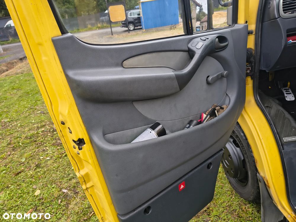 Mercedes-Benz Sprinter - 12