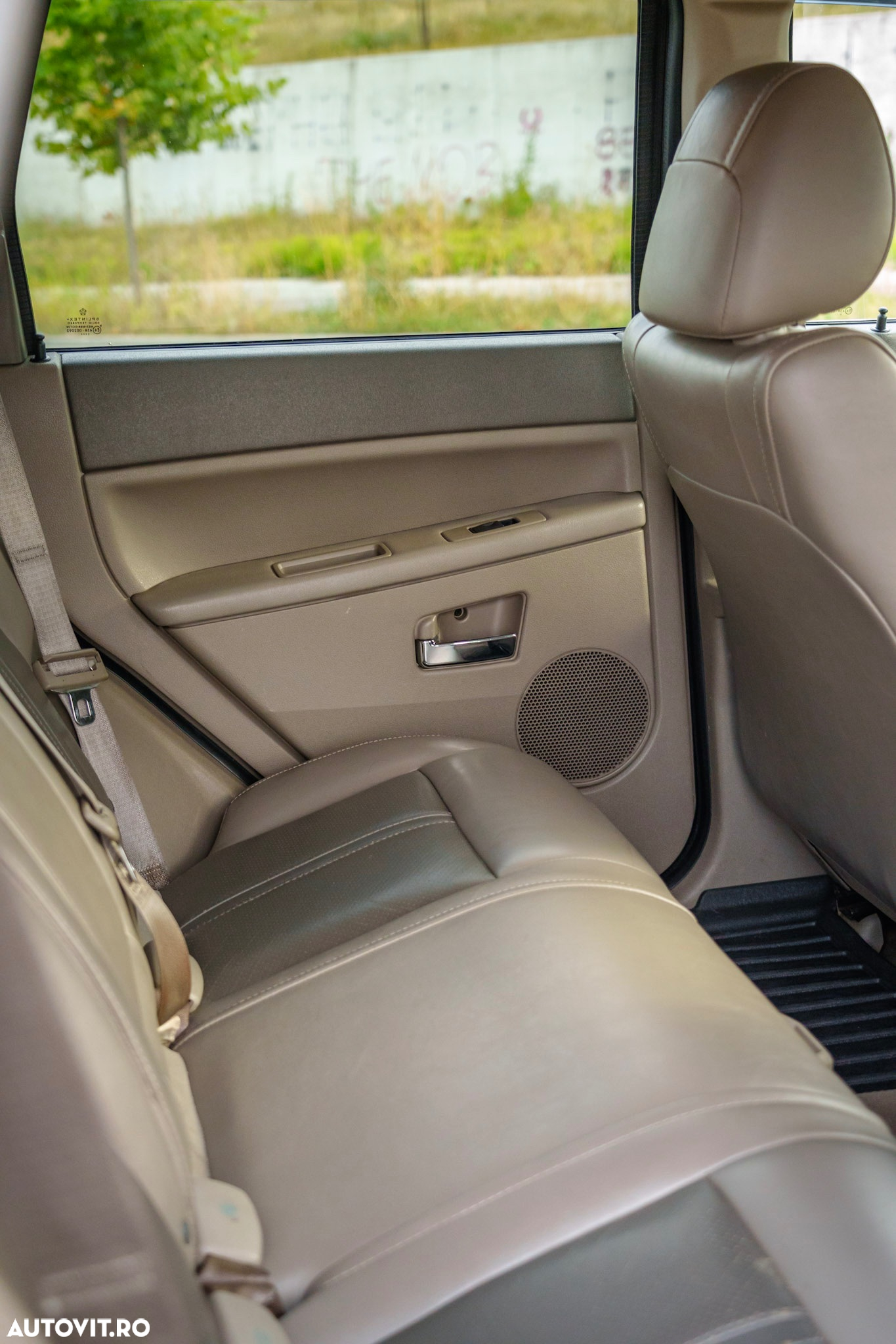 Jeep Grand Cherokee - 8