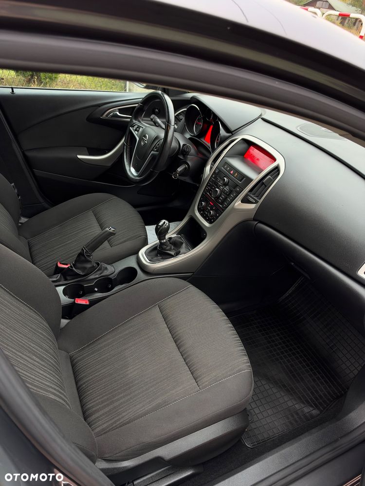 Opel Astra 2011