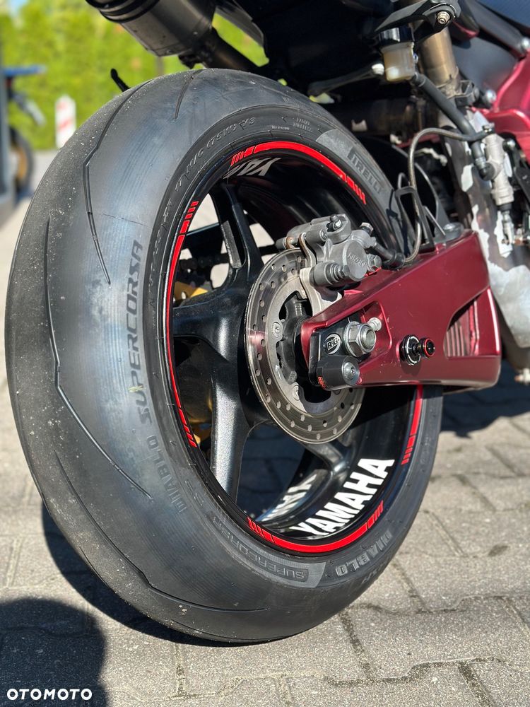Yamaha R1 - 6