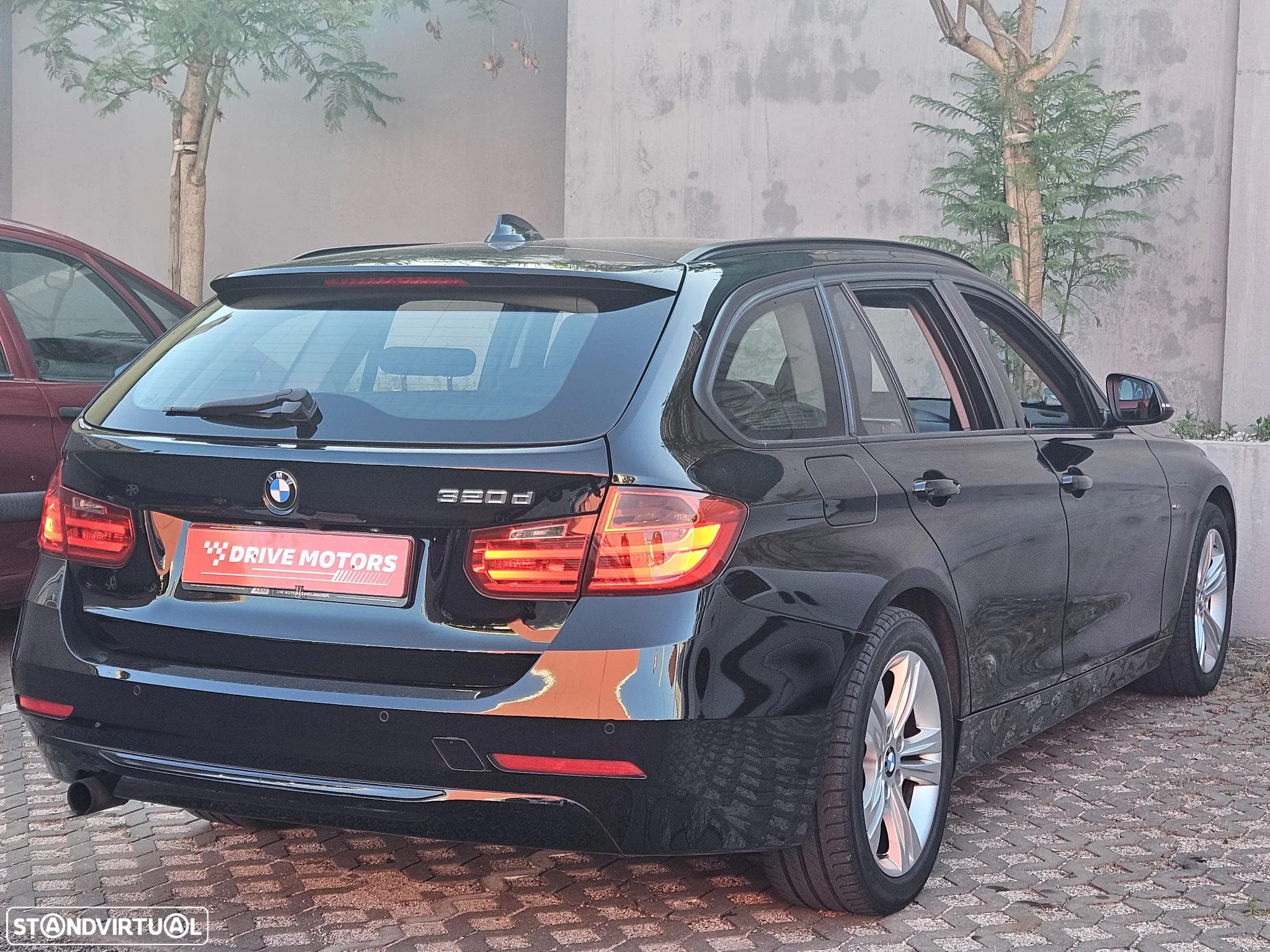 BMW 320 d DPF Touring Edition Sport - 13