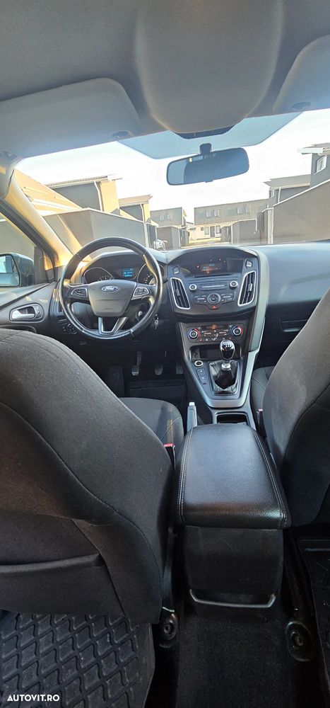 Ford Focus 1.0 EcoBoost Titanium - 11