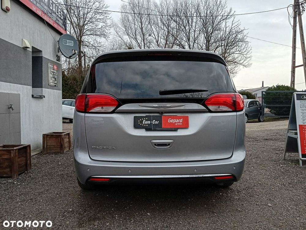 Chrysler Pacifica - 5
