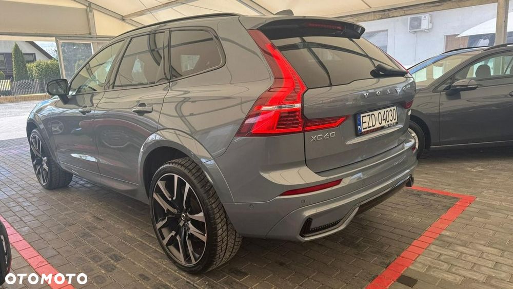 Volvo XC 60 B5 B AWD Ultimate Dark - 19