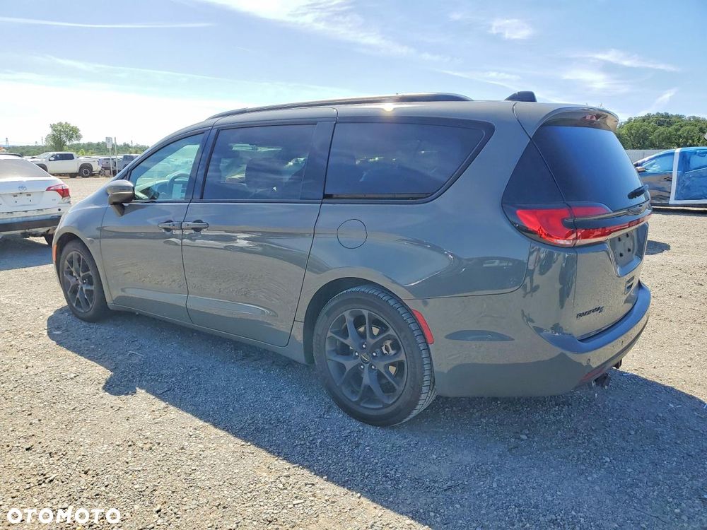 Chrysler Pacifica - 5