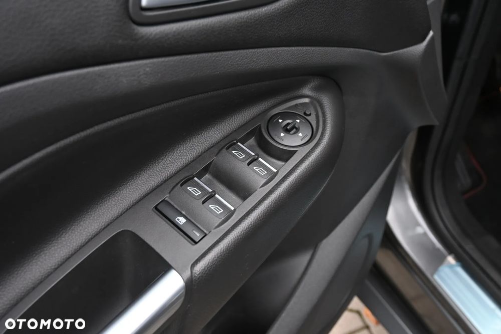 Ford Kuga 1.5 EcoBoost 2x4 ST-Line - 34
