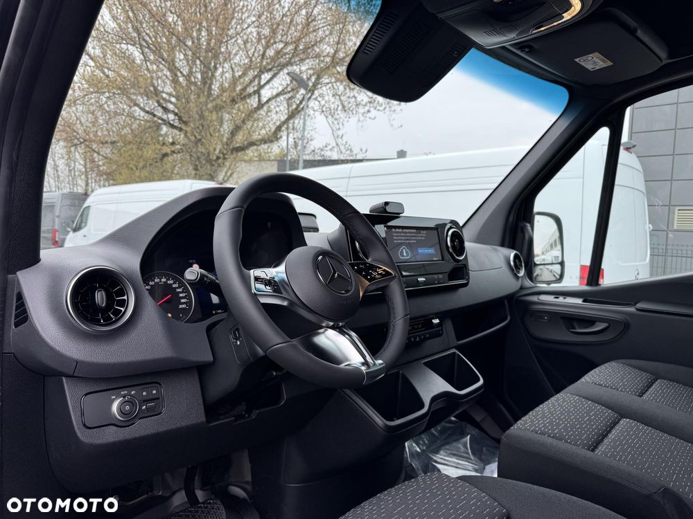 Mercedes-Benz Sprinter - 10