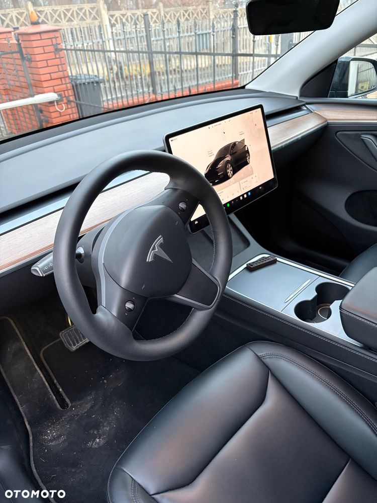 Tesla Model Y - 2