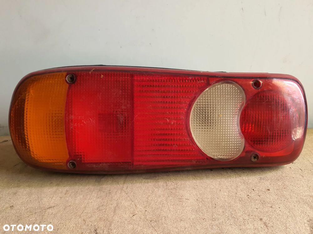LAMPA TYLNA MERCEDES VOLVO RENAULT DAF - 11