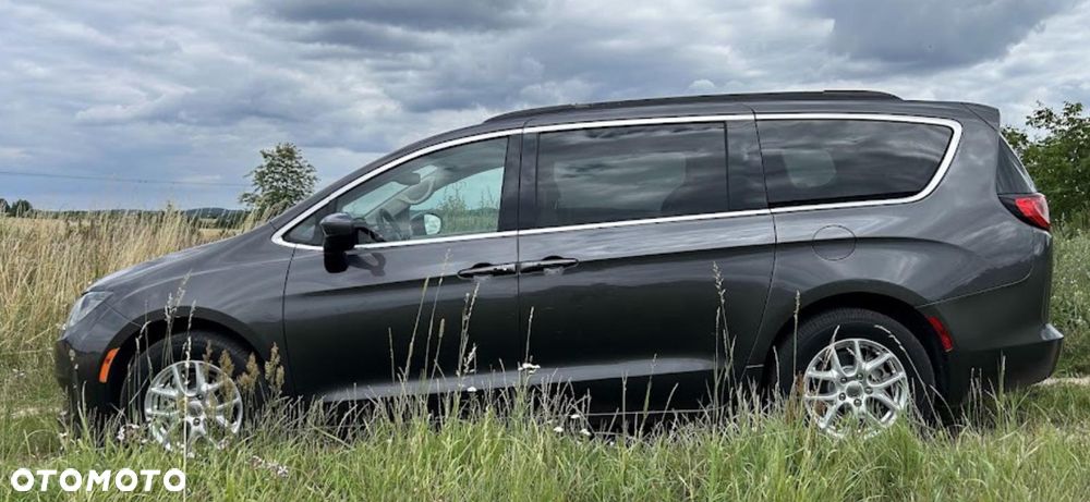 Chrysler Town & Country - 5