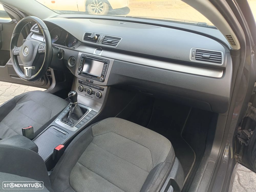 VW Passat Variant 1.6 TDI BlueMotion Comfortline - 11