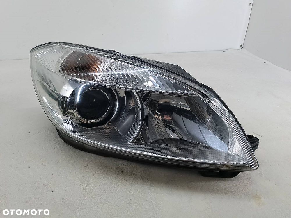LAMPA PRZÓD PRAWA SKODA FABIA II FL - 2