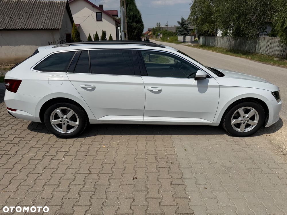 Skoda Superb 2.0 TDI Premium Edition - 4