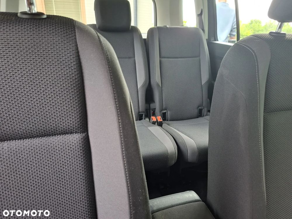 Volkswagen Touran 1.5 TSI EVO Active - 17